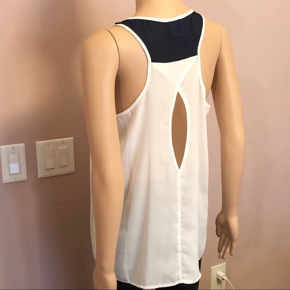 Against Nudity Montreal top size medium